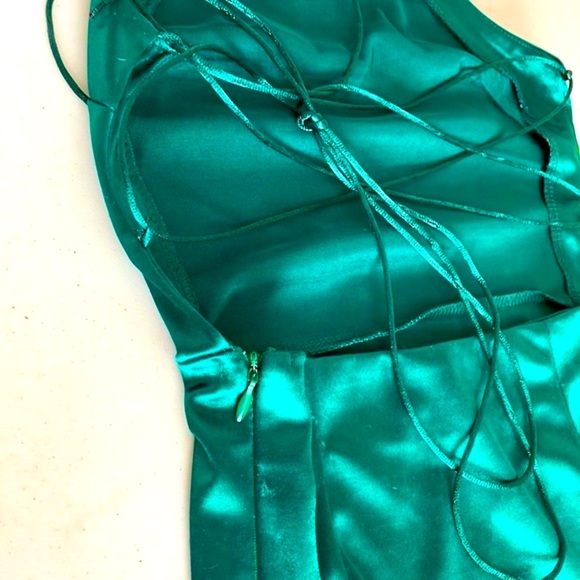 Pretty Little Things - Emerald Green High Neck Strappy Back Bodycon Dress - Picture 9 of 12